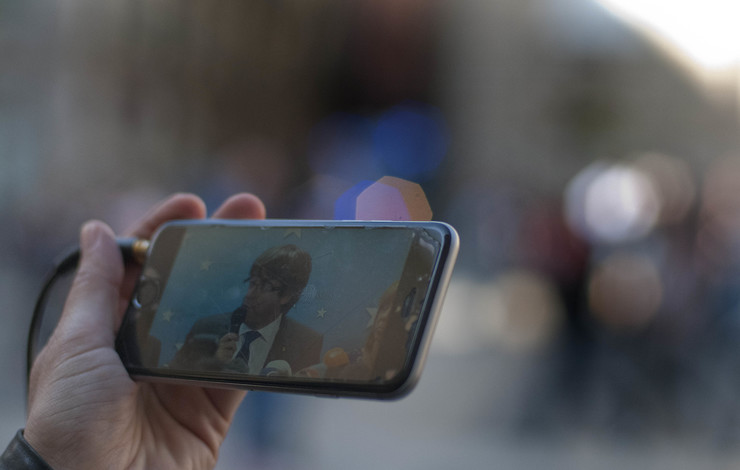 Comparecencia de Carles Puigdemont en Bruxelas seguida en directo dende as rúas de Barcelona 