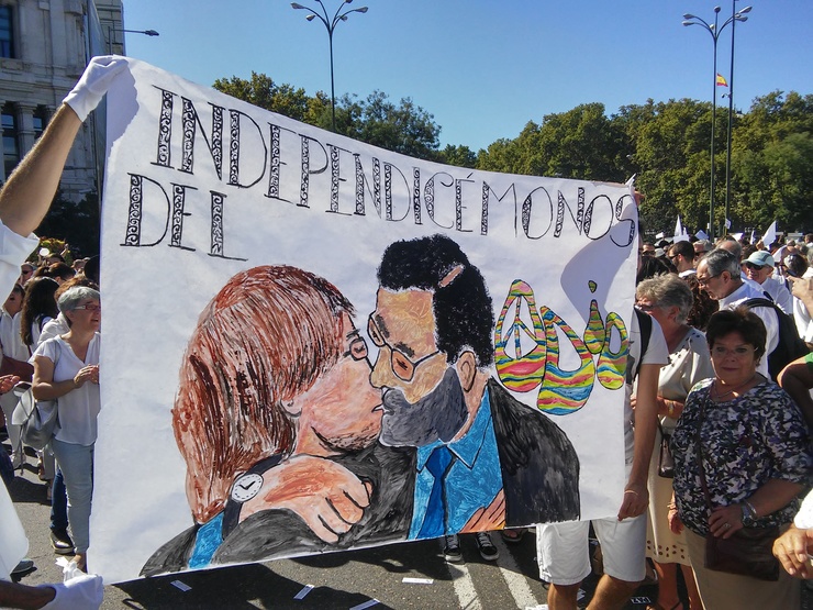 Concentración na Plaza de Cibeles en Madrid a prol do díalogo para a solución do conflito catalán 