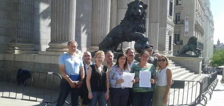 Integrantes de Hablamos Español presentando unha iniciativa de libertad lingüística no Congreso. Entre eles, Gloria Lago 