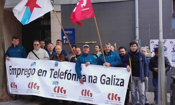 Protesta de traballadores e delegados da CIG de Telefónica en Pontevedra 