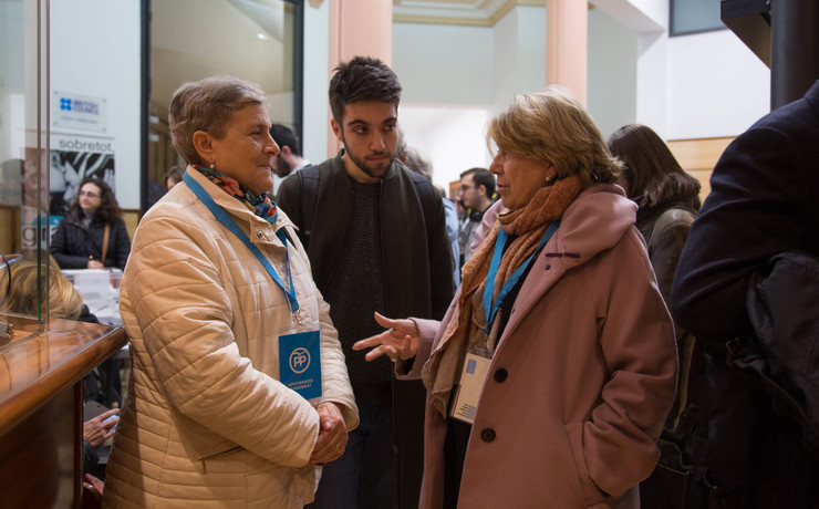 Carmen e Alicia, apoderadas do PP nas eleccións de Cataluña 