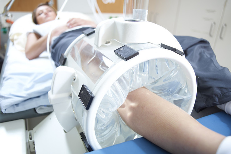 Tratamento de cancro mediante hipertermia / Dr. Sennewald Medizintechnik GmbH