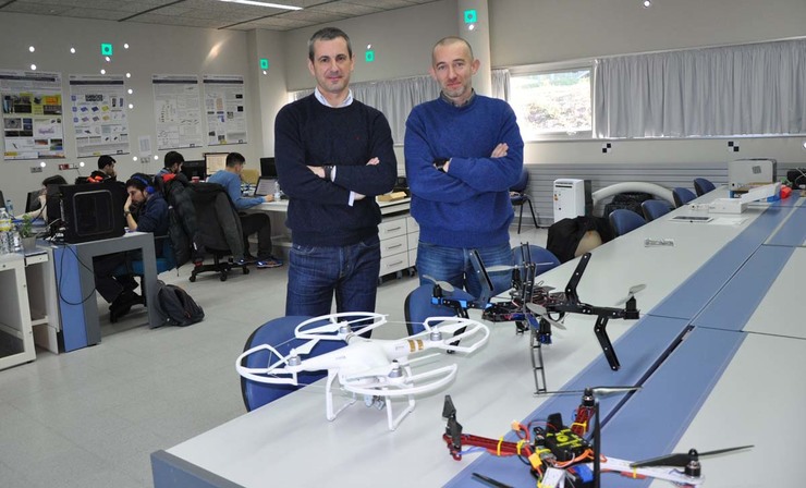 Pedro Arias e Higinio González, do grupo Geotech da Universidade de Vigo, adscrito ao Centro de Innovación Aeroespacial, Cinae 