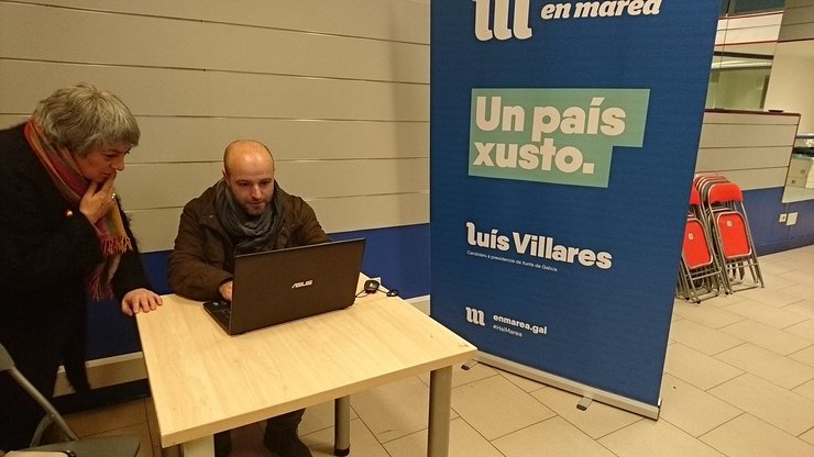 Luís Villares votando no local de Lugonovo nas primarias de En Marea