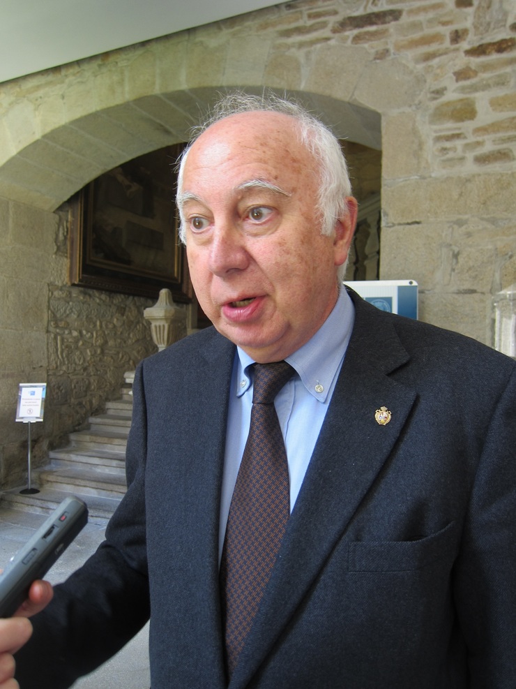 O profesor Juan Casares Long, exrector da USC. 