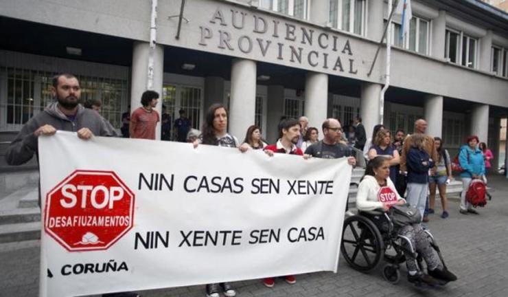 Protestas de Stop Desafiuzamentos durante un xuízo  / Stop Desafiuzamentos.