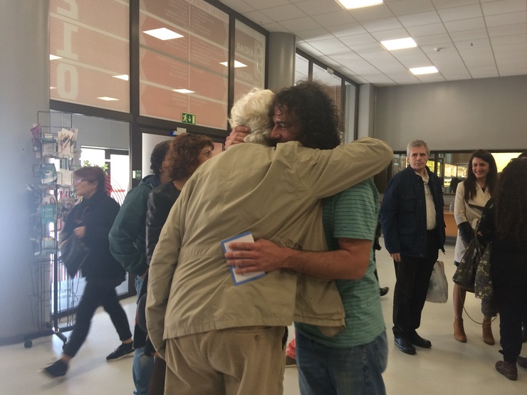 Davide Rodríguez abraza a Beiras no III Asemblea Nacional de Anova / Europa Press