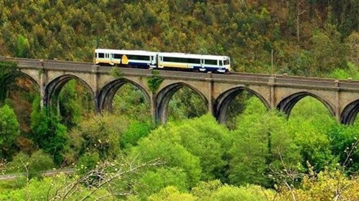 Tren da liña do FEVE 