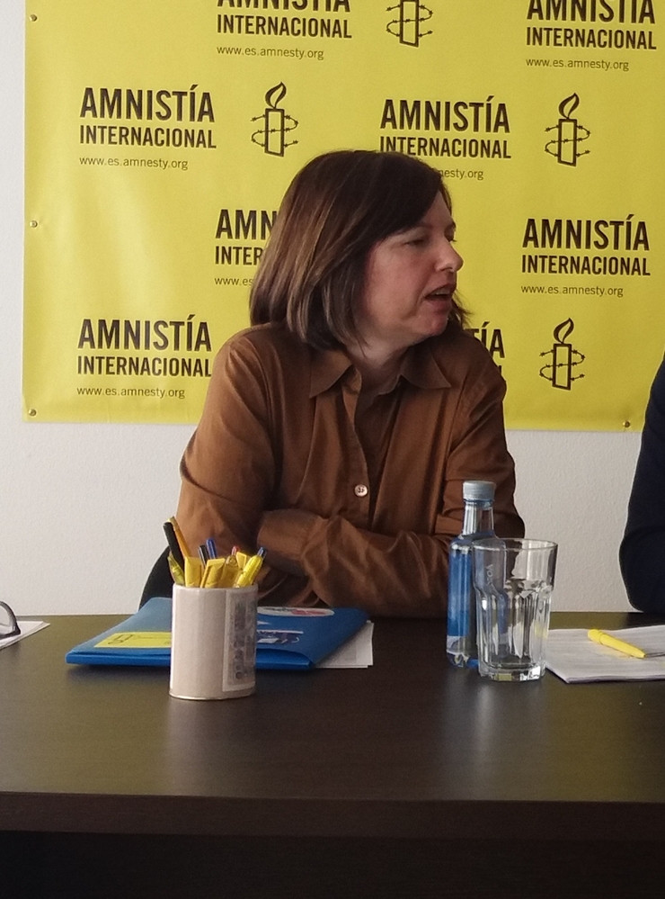 Margarita González, voceira de Amnistía Internacional Galicia en rolda de prensa
