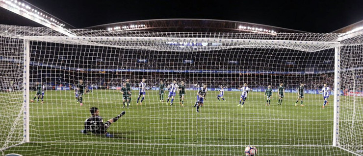 O balón entra na portaría bética e Celso Borges empata o partido no 93. 