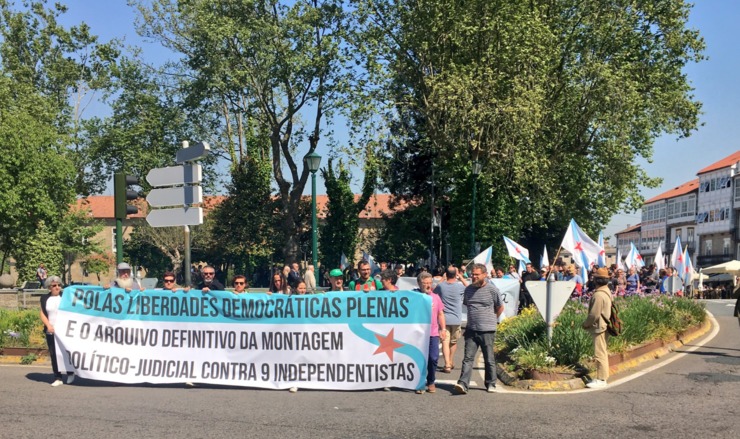 Manifestación en Compostela para pedir o arquivo da causa penal contra os militantes de Causa Galiza, no marco da 