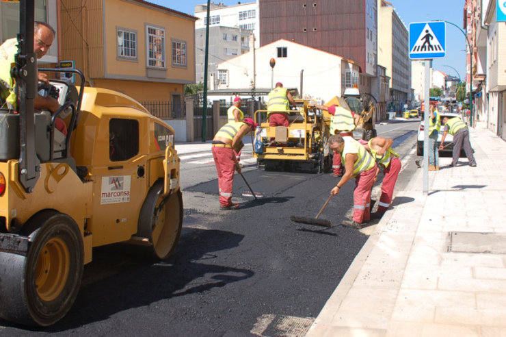 Obras da Axencia Galega de Infraestruturas nun vial público 