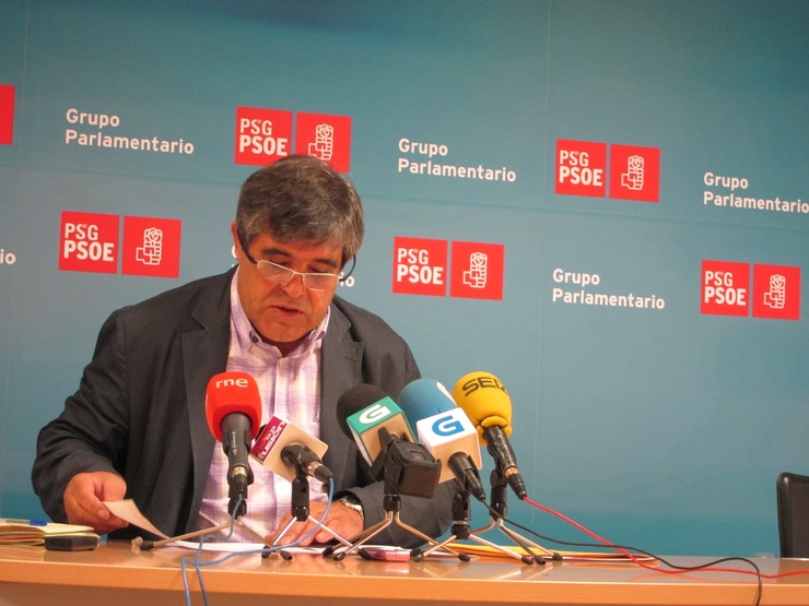 Modesto Pose, Do Grupo Parlamentario Do Psdeg, En Rueda De Prensa 