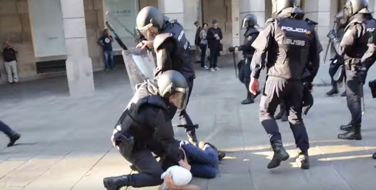 Incidentes na manifestación polo desaloxo da okupa Escarnio e Malidez /galizacontrainfo