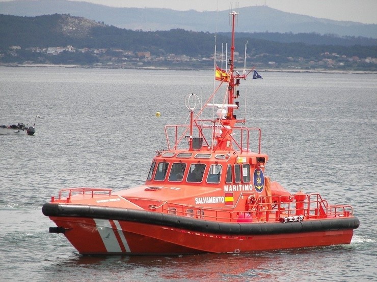 Salvamento Marítimo participando no rescate dun bañista en Muros (A Coruña)