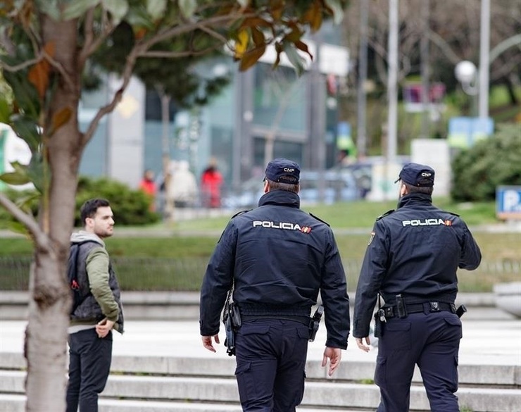 Axentes de Policía Nacional