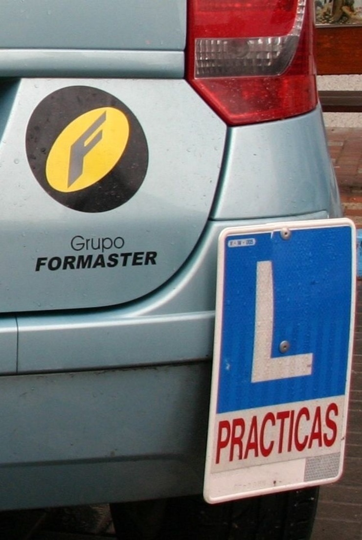 Coche de autoescola do grupo Formaster.