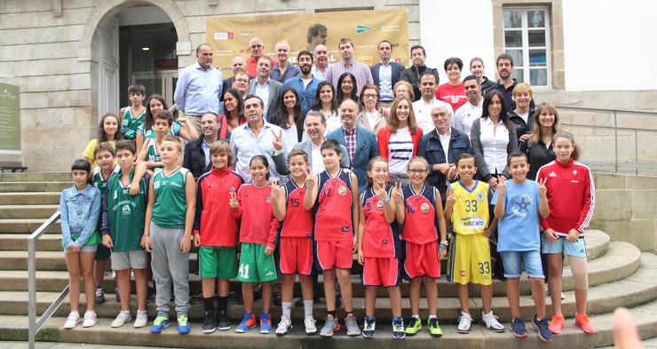 Foto de familia da presentación do II Memorial Quino Salvo. 