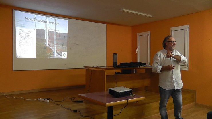 O presidente de Ventonoso, José Antonio Diéguez Otero, expón os detalles do polémico proxecto Parque Eólico Mouriños.
