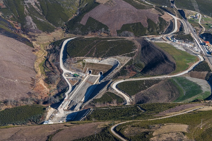 Tunel O Espiño en el AVE Galicia Madrid 