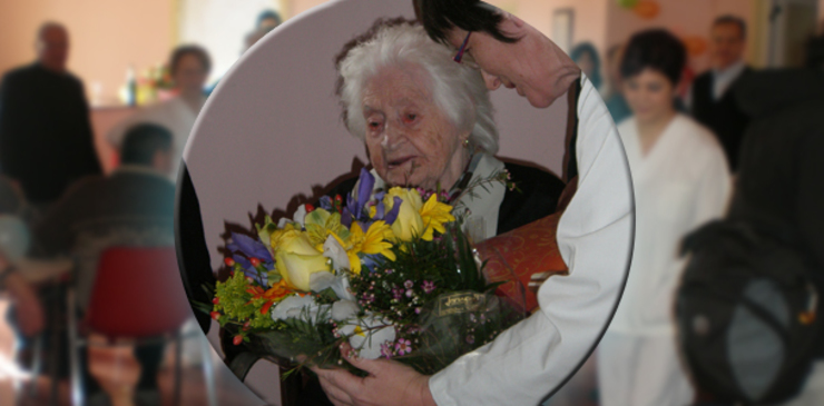 Josefa Álvarez, finada aos 111 anos en Cartelle, na celebración do seu 107 aniversario / Fundación San Rosendo.