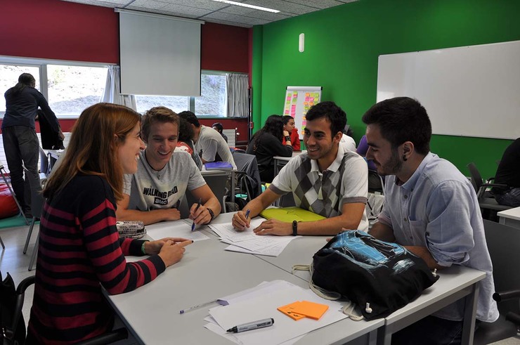 Unha das sesións de traballo na Universidade de Vigo para adaptar 