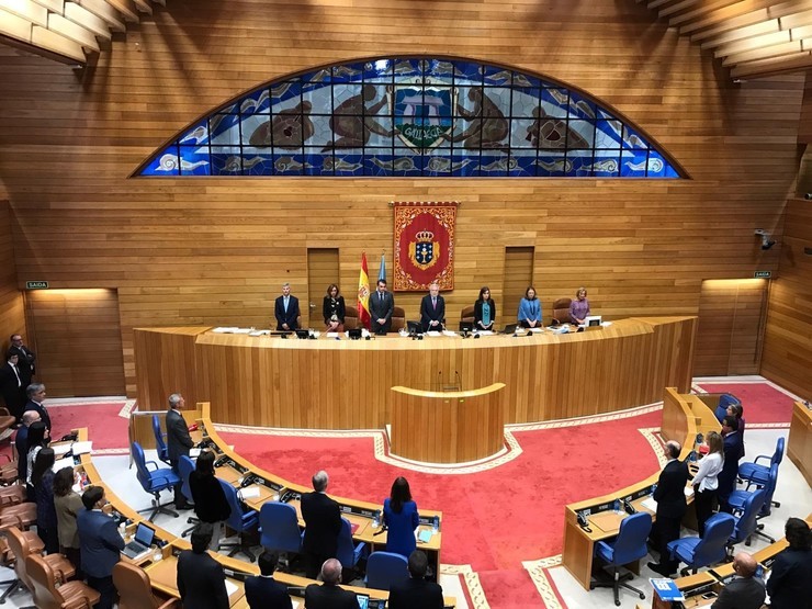 Minuto de silencio no Parlamento de Galicia polos falecidos en Mallorca 