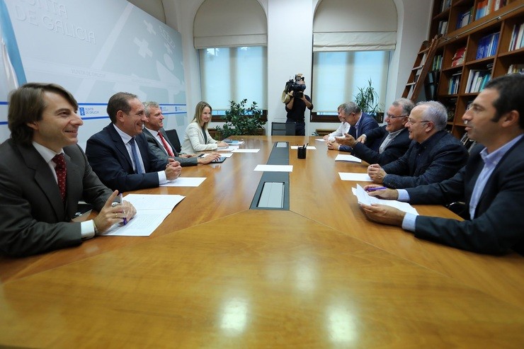 Reunión entre la Xunta y representantes de la Fegamp. XUNTA