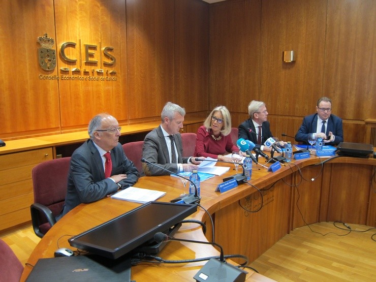 Fernando González Laxe, Alfonso Rueda e Corina Porro, no CES / Europa Press