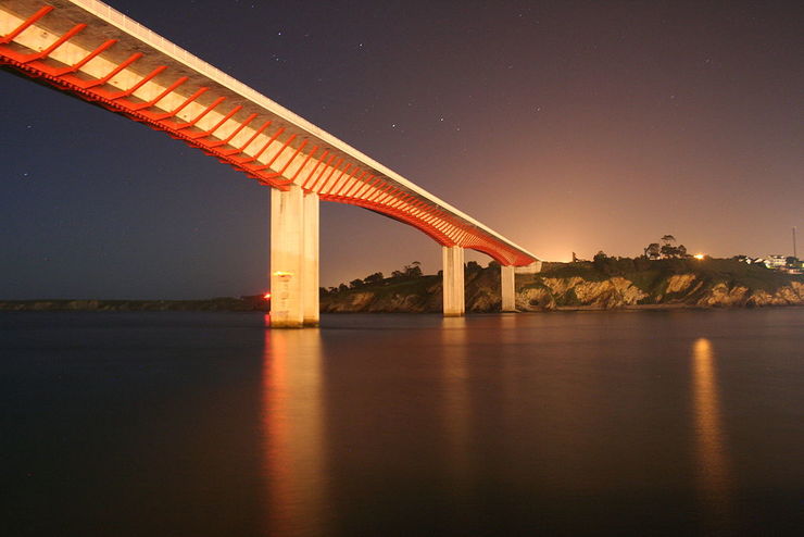 Ponte dos Santos sobre a ría de Ribadeo, conexión coa factoría de Ence en Navia