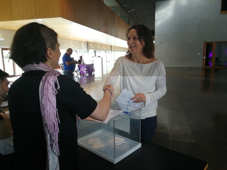Carolina Bescansa votando nas primarias de Podemos Galicia. Europa Press 