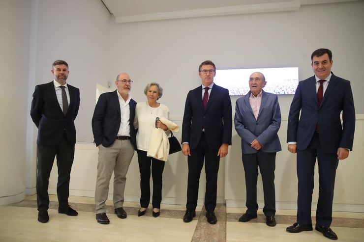 Familiares de Alexandre Bóveda son recibidos na Cidade da Cultura polo presidente da Xunta, Alberto Núñez Feijóo, e o conselleiro de Cultura e Turismo, Román Rodríguez, para o comezo da inauguración de 'Castelao Maxistral' 