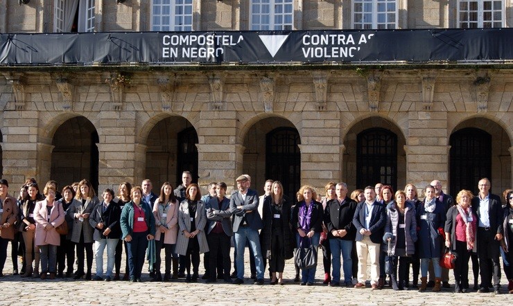 102 Alcaldes E Alcaldesas De Galicia Presentan A Campaña 'En Negro'. CONCELLO DE SANTIAGO 