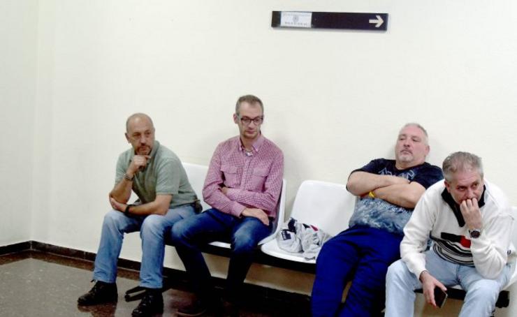 A longa espera dos traballadores do XER/ Miguel Núñez