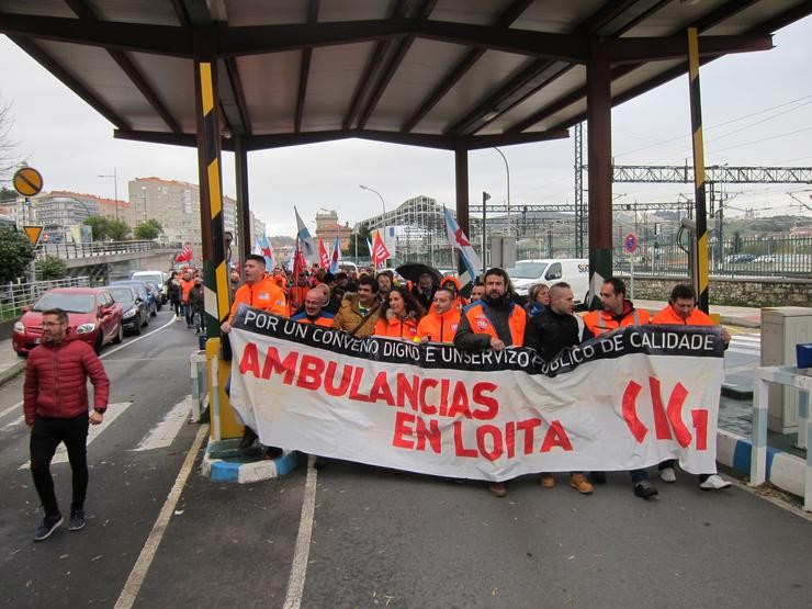 Manifestación de traballadores das ambulancias en Santiago