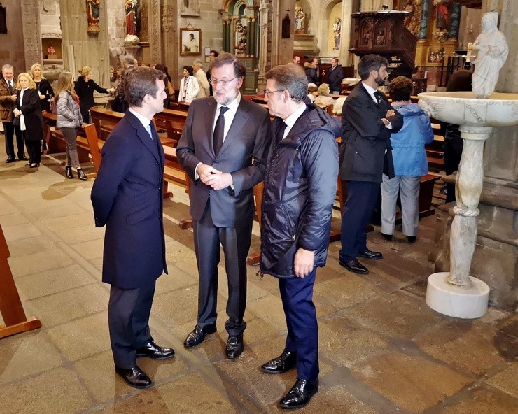 Rajoy, no funeral polo seu pai, xunto a Feijóo e Casado / Europa Press