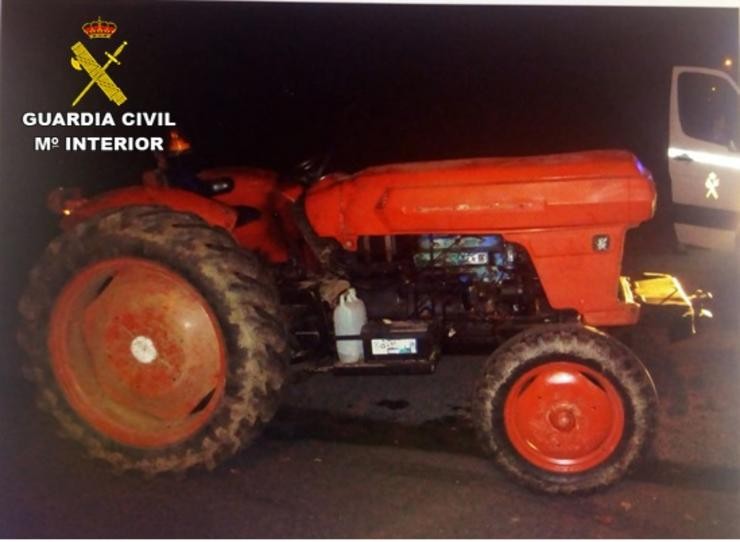 Interceptado por conducir un tractor sen carné e drogado. GUARDIA CIVIL / Europa Press
