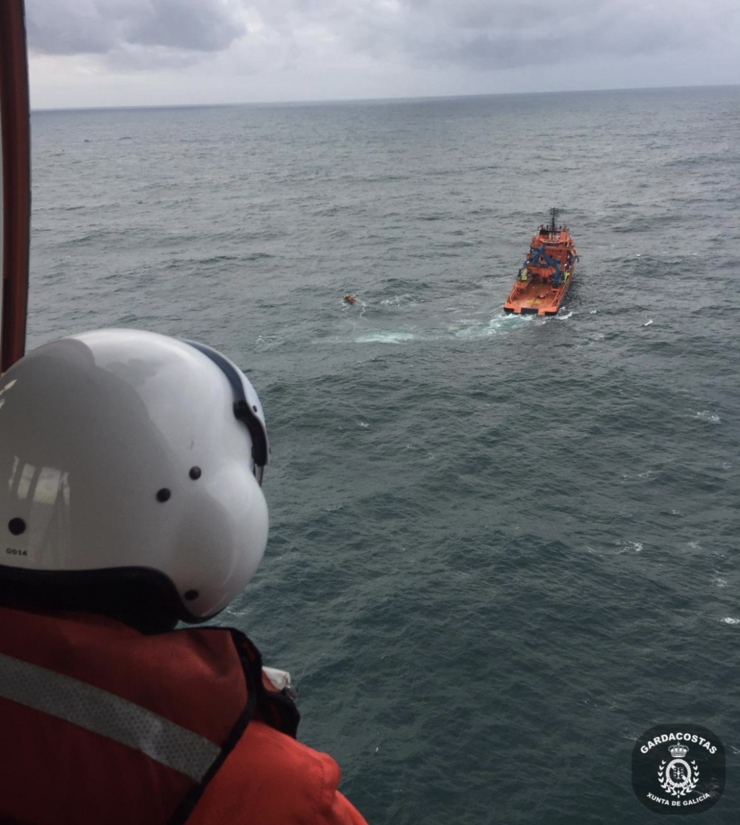 Operativo de rescate tras afundirse un pesqueiro a 4,5 millas ao sur de Cabo Fisterra 