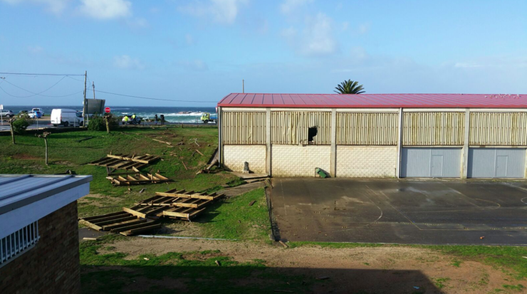 Efectos dun tornado no  CEIP Noalla de Sanxenxo 