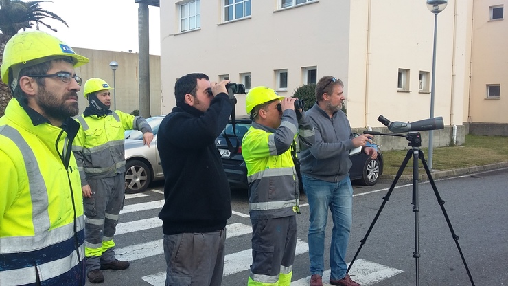 Voluntarios do proxecto BiObserva, de observación de aves en entornos de depuradoras/ Viaqua