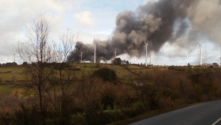 Incendio na planta de Sogarisa nas Somozas 