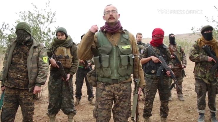 Milicianos estranxeiros chegados a Afrín (Siria) a finais de xaneiro de 2018. Quen fala é o bretón coñecido como Kendal Breizh, asasinado canda Samuel Prada León, polos turcos / YPG