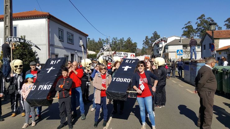 Foto da manifestación contra a mina 