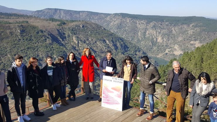 Presentación da Feira do Viño de Amandi no miradoiro de Cadeiras. Fonte: Concello de Sober