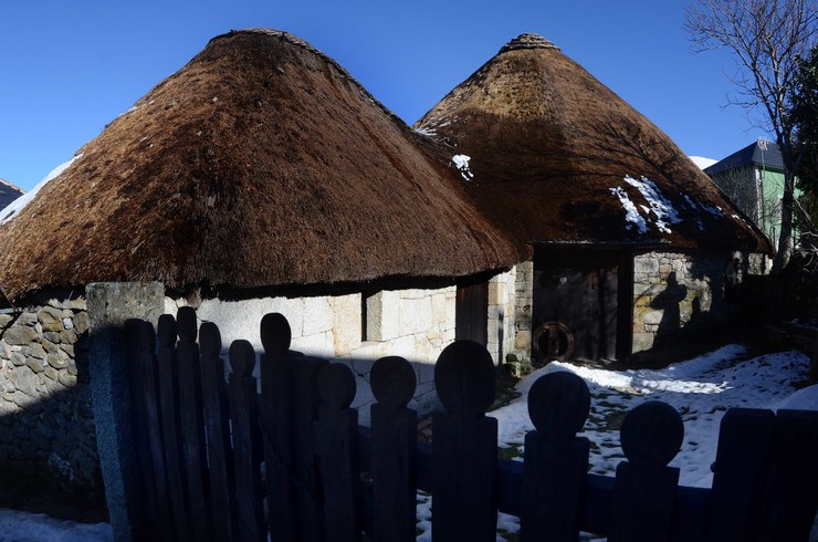 Pallozas no Piornedo, municipio de Cervantes, nos Ancares 