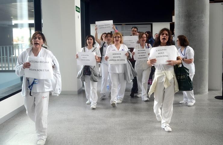 Protesta dos traballadores do servizo de limpeza do Hospital Álvaro Cunqueiro de Vigo 
