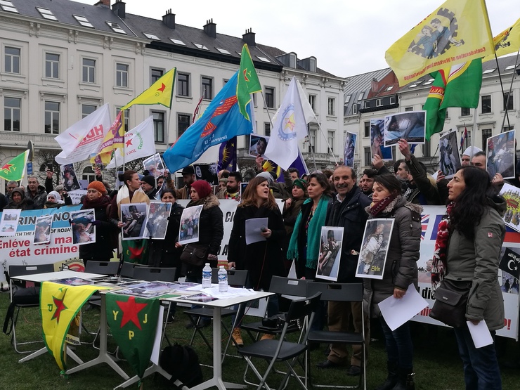 Concentración de varios eurodeputados en Bruxelas, entre eles Ana Miranda, contra a invasión turca do cantón curdo de Afrin, en Siria,