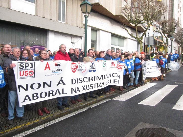 Traballadores da xustiza protestan ante o Parlamento de Galicia 