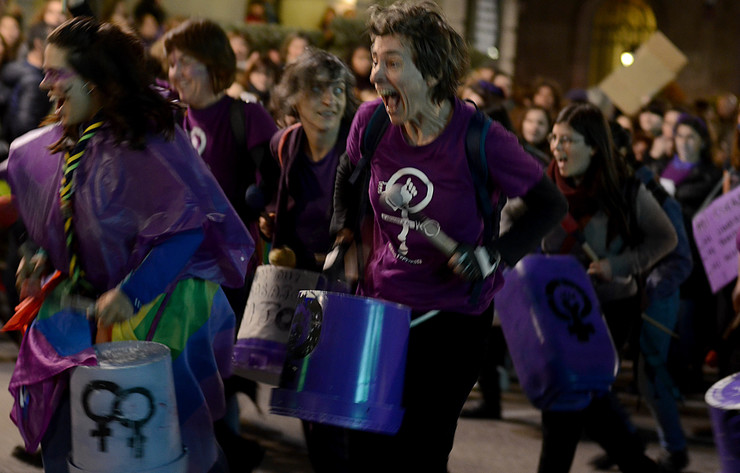 Masiva manifestación en Vigo na xornada de folga feminista do 8 de marzo, Día da Muller 