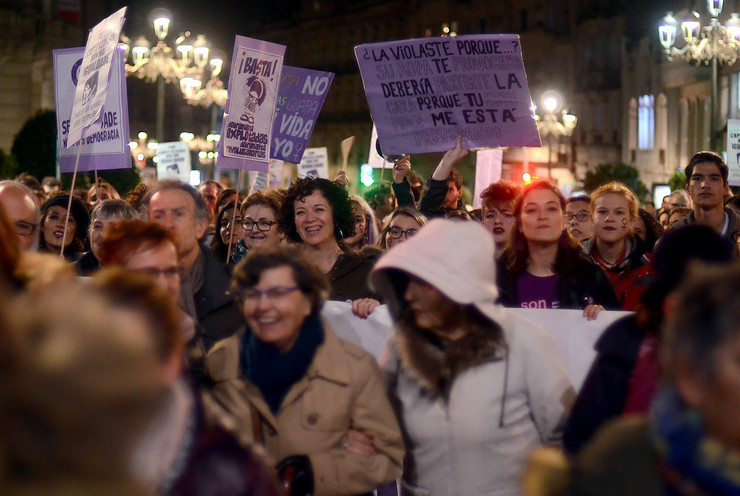 Masiva manifestación en Vigo na xornada de folga feminista do 8 de marzo, Día da Muller 